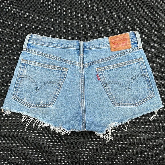 Levi’s 501 Cutoff Denim Jean Shorts - Picture 3 of 6